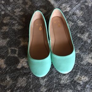 Women’s mint green flats